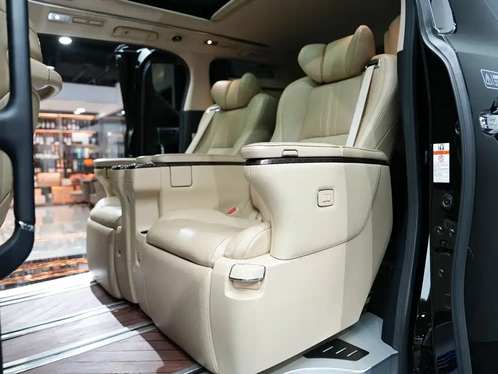 Toyota Alphard 2019 — фото 26