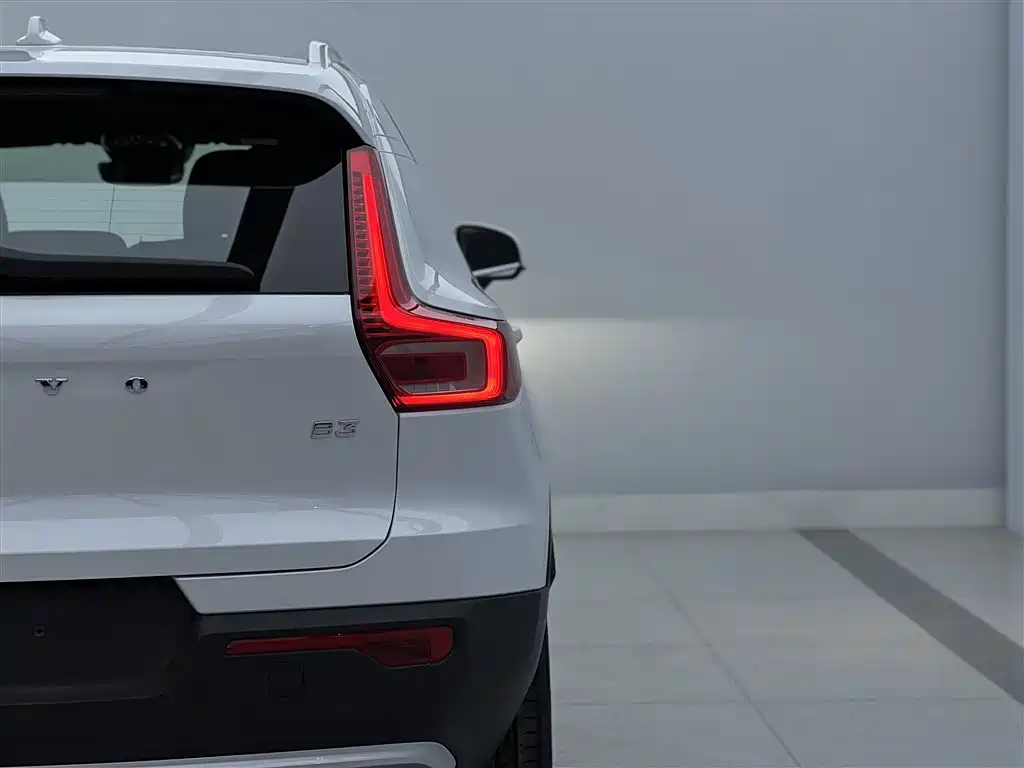 Volvo XC40 2024 — фото 6