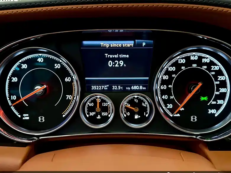 Bentley Flying Spur 2019 — фото 11