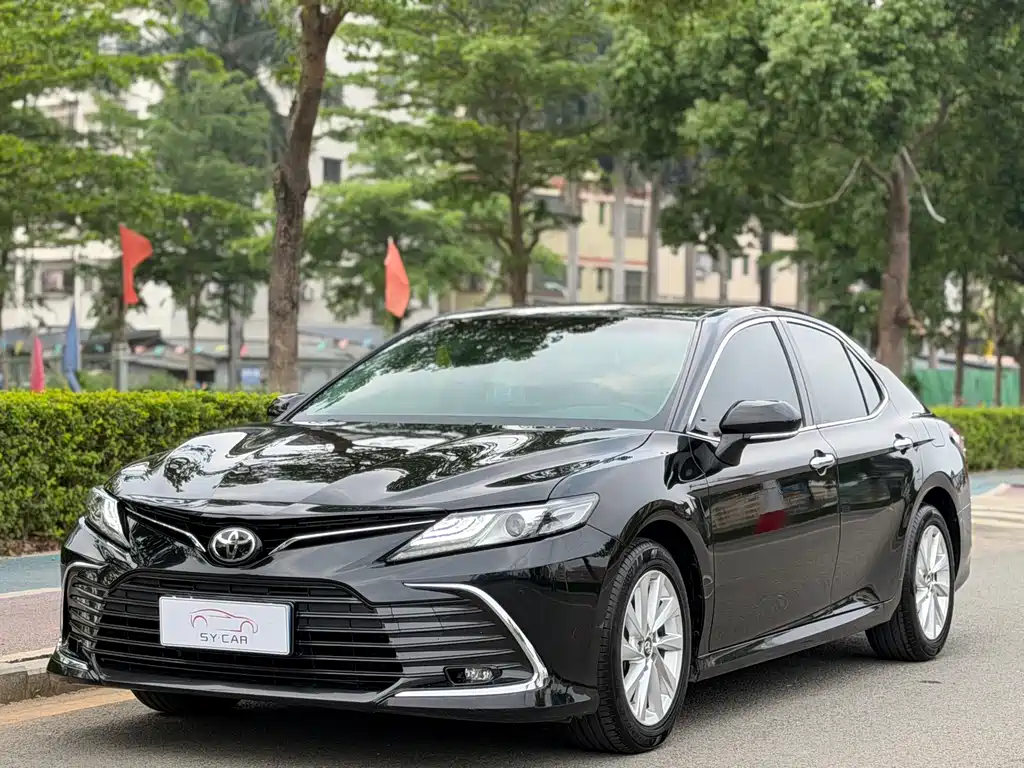 Toyota Camry 2022 — фото 1