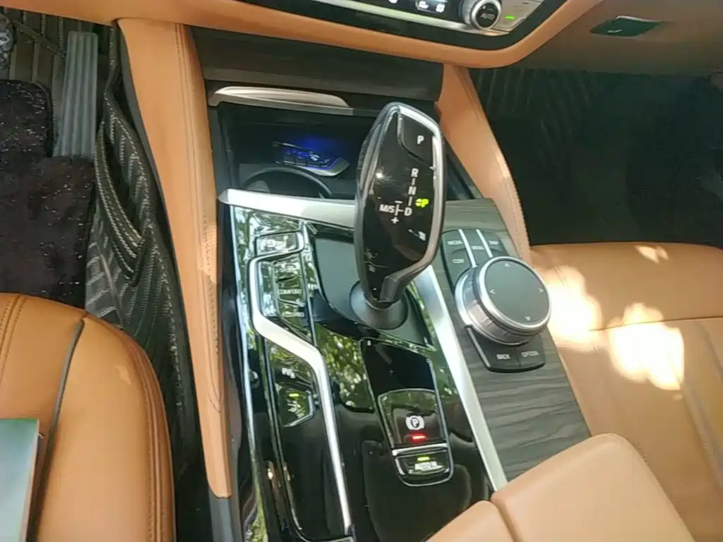 BMW 6 Series GT 2022 — фото 14