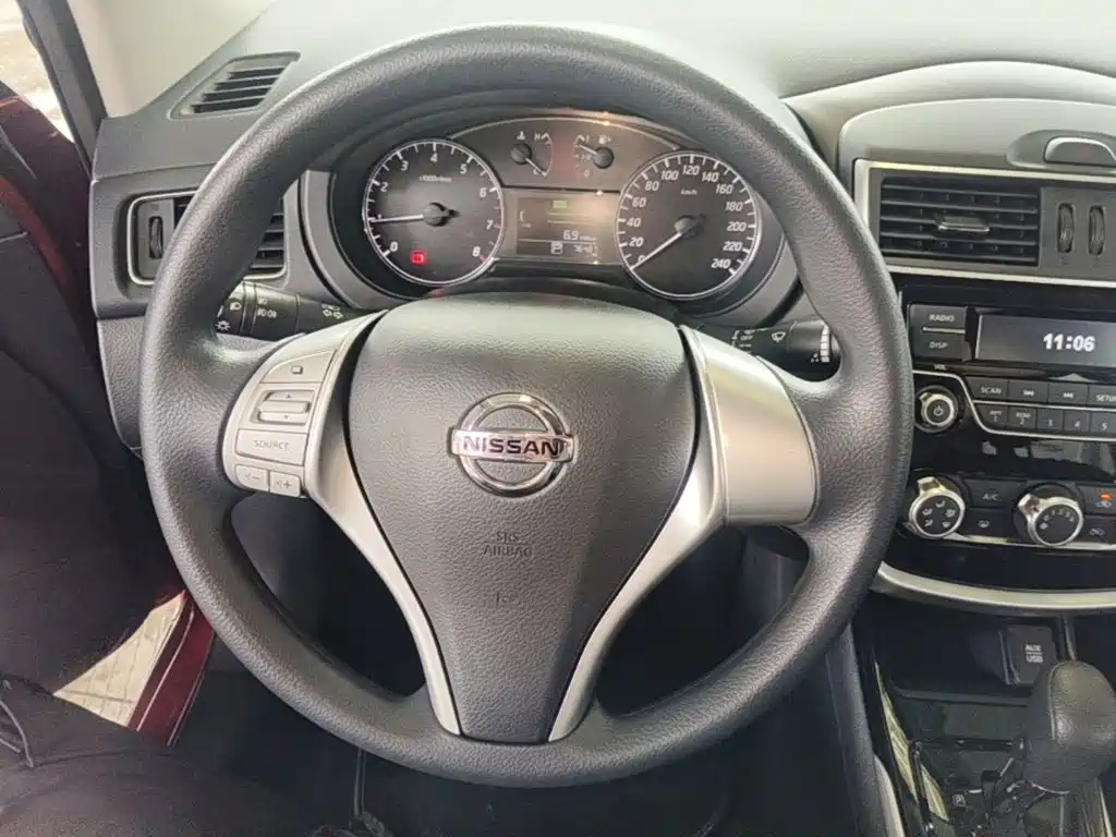 Nissan Tiida 2017 — фото 11