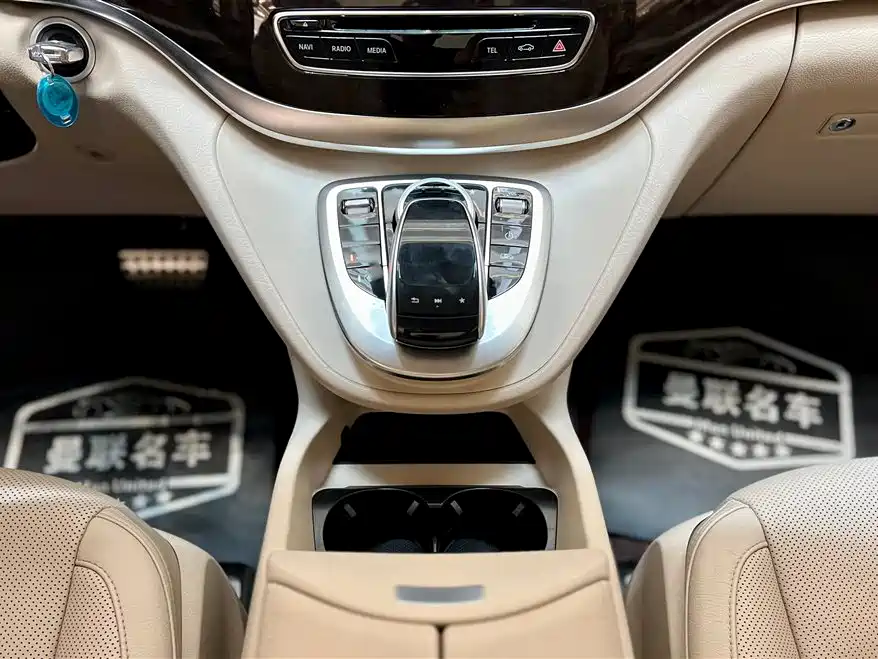 Mercedes-Benz V-Class 2020 — фото 13