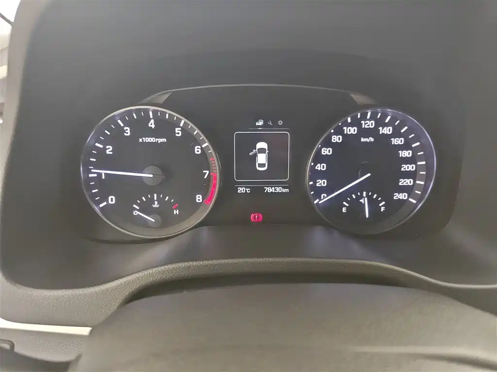 Hyundai Elantra 2018 — фото 12