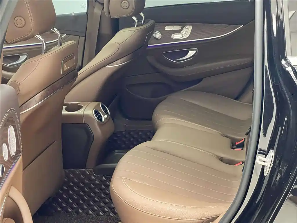 Mercedes-Benz E-Class 2020 — фото 14