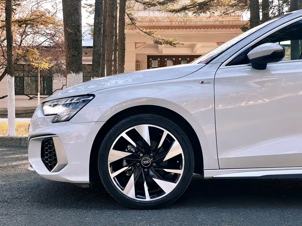 Audi A3 2024 — фото 10