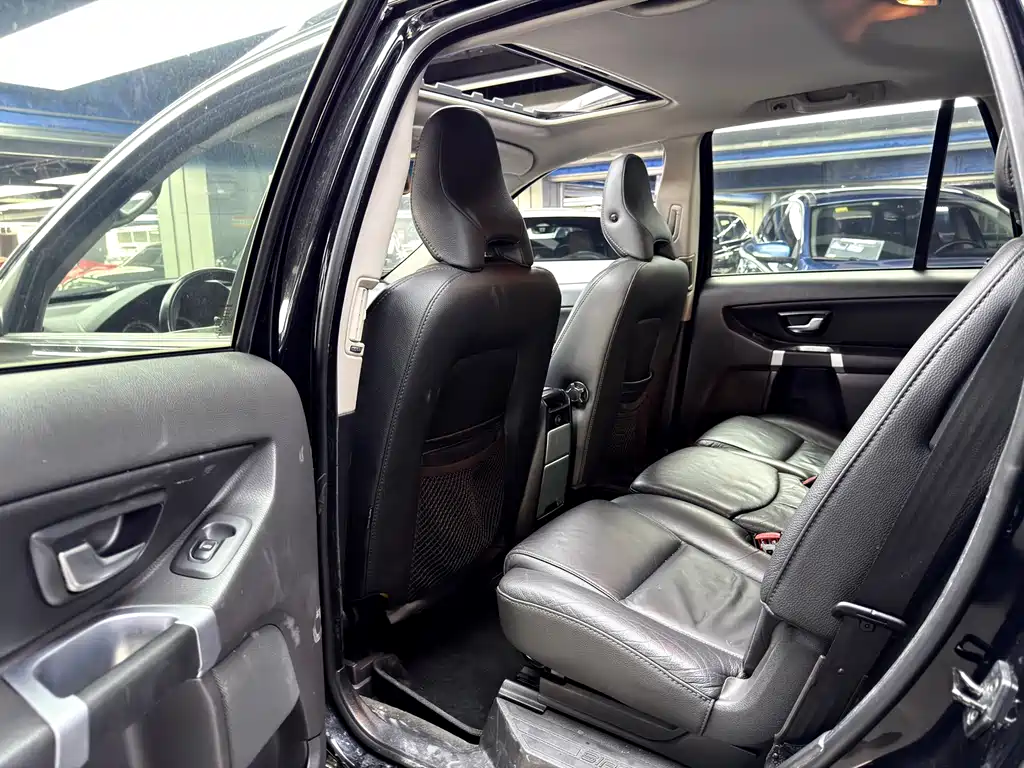 Volvo XC90 2014 — фото 11