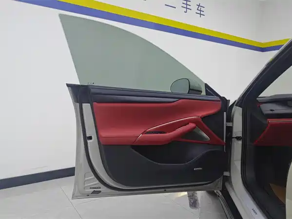 Xiaomi SU7 2024