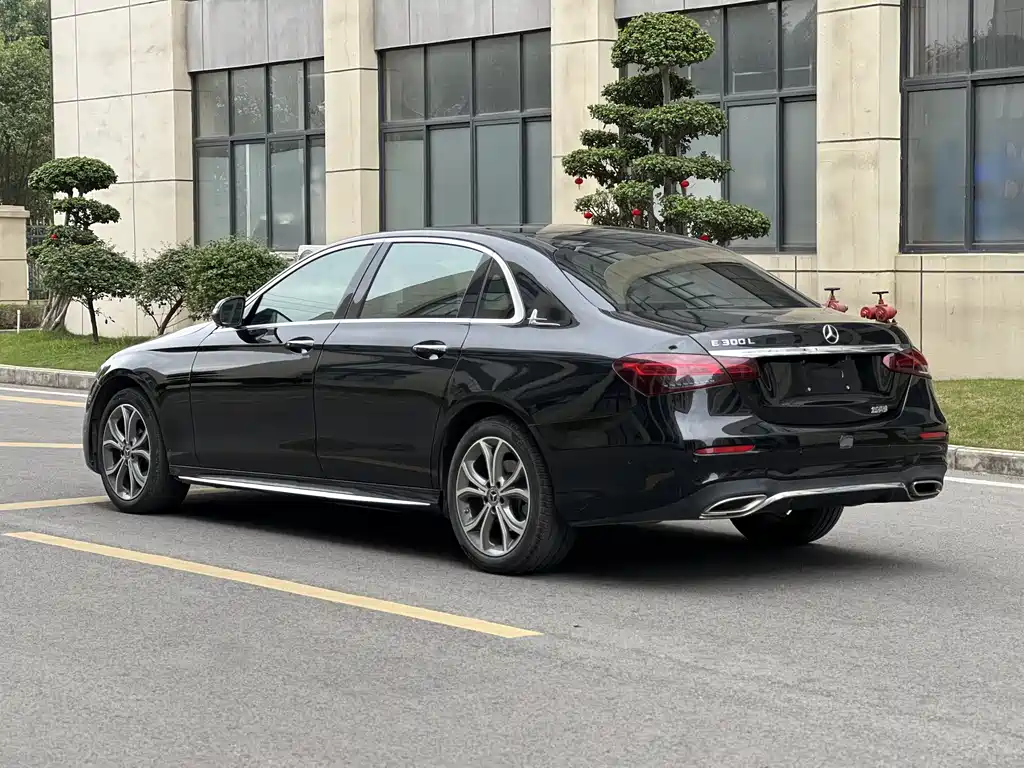 Mercedes-Benz E-Class 2020 — фото 17