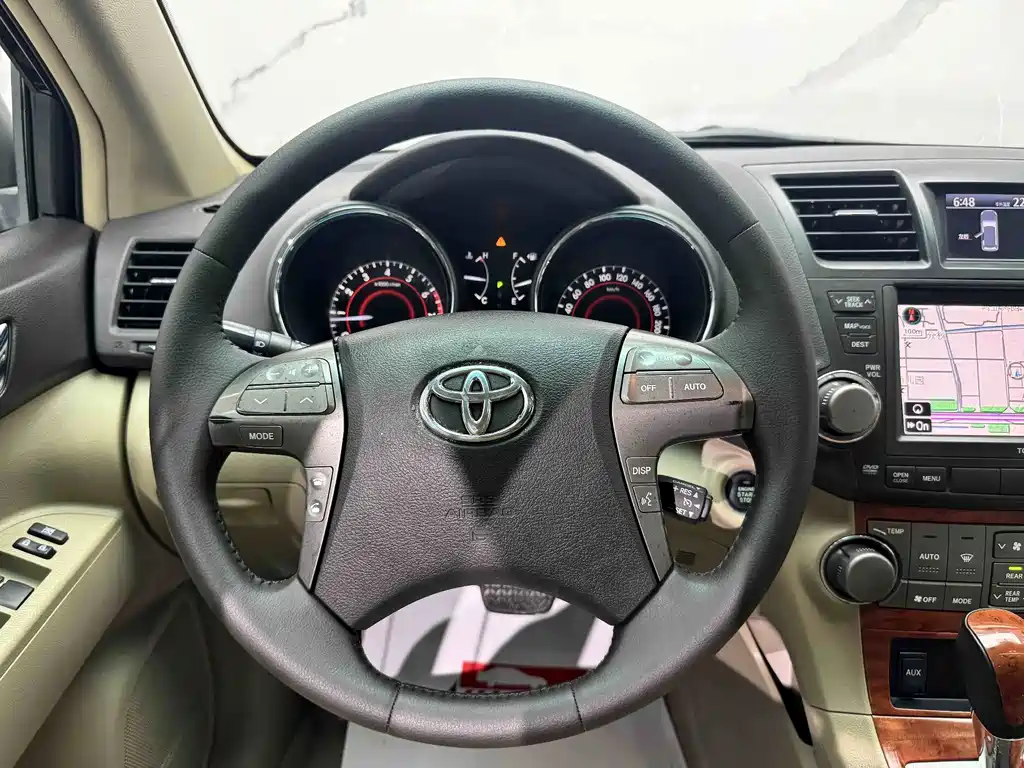 Toyota Highlander 2010 — фото 10