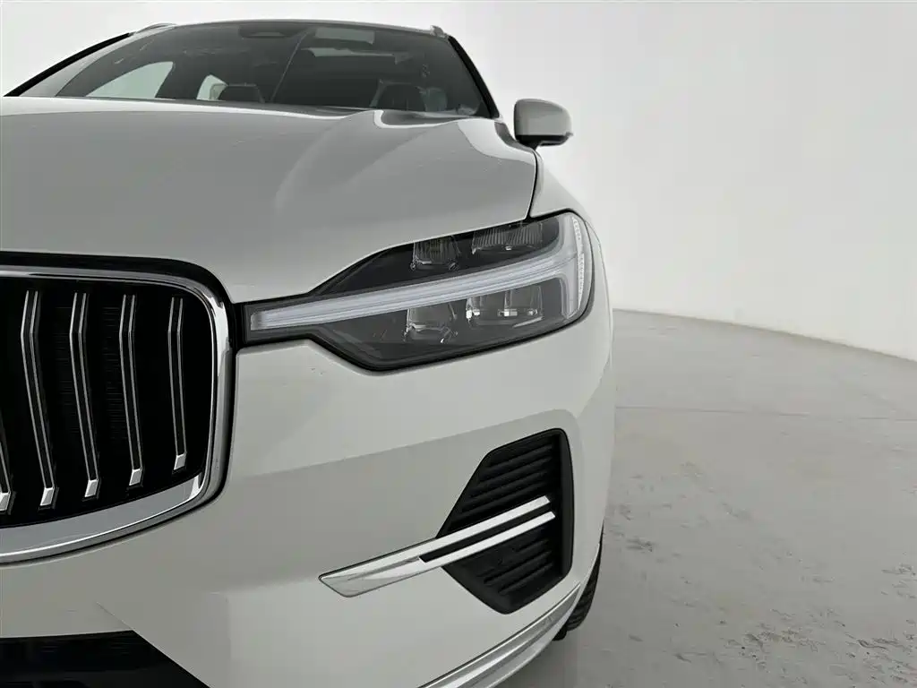 Volvo XC60 — фото 12