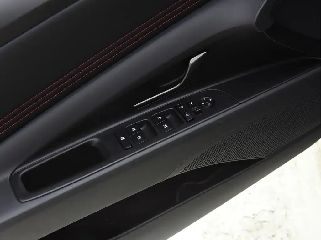 Hyundai Elantra 2023 — фото 10