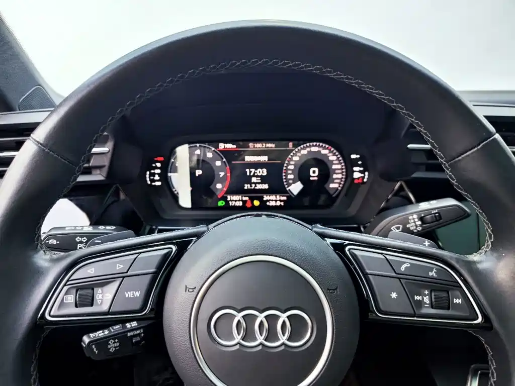 Audi A3 2023 — фото 10