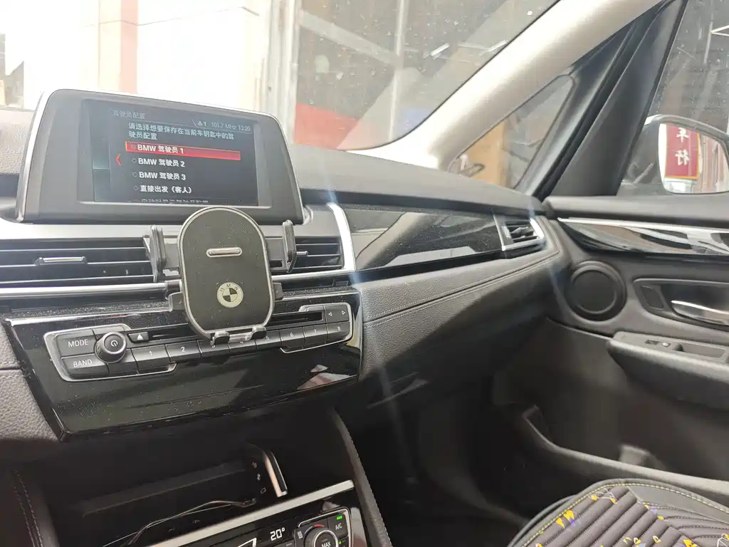 BMW 2 Series Station Wagon 2018 — фото 11