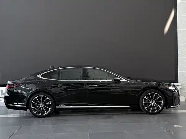 Lexus LS 2021