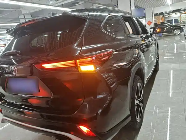 Toyota Crown Kluger 2022