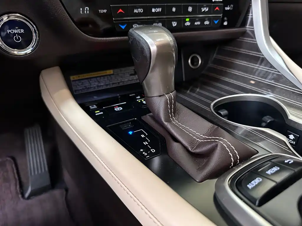 Lexus RX 2017 — фото 11