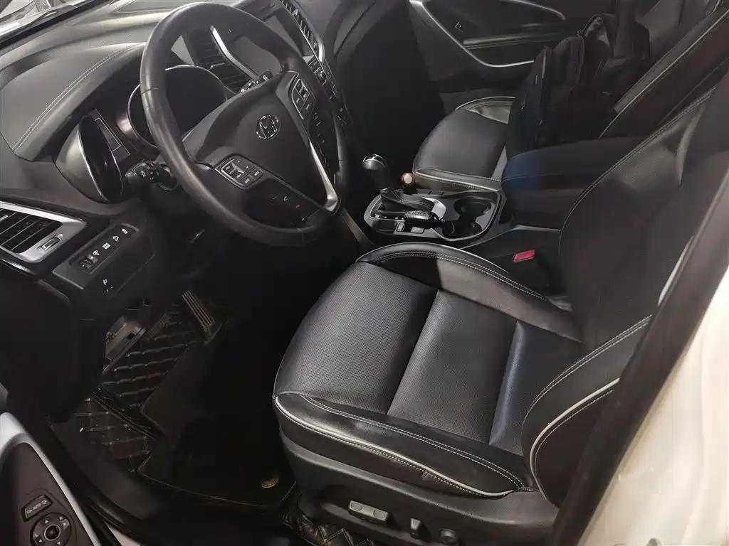 Hyundai Santa Fe 2018 — фото 15