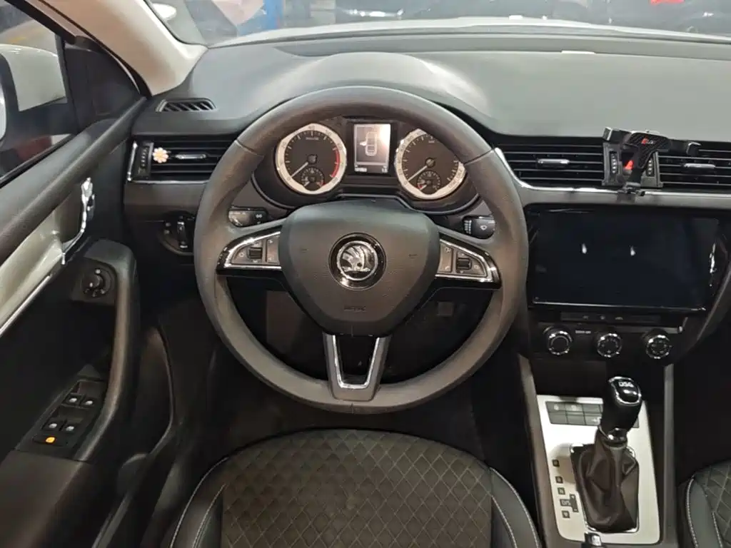 Skoda Octavia 2020 — фото 11