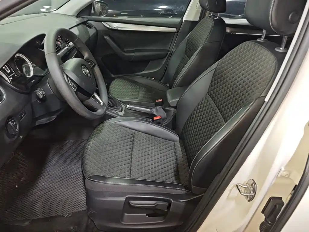 Skoda Octavia 2020 — фото 15