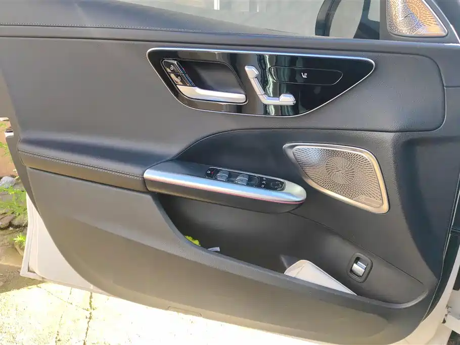 Mercedes-Benz C-Class 2024