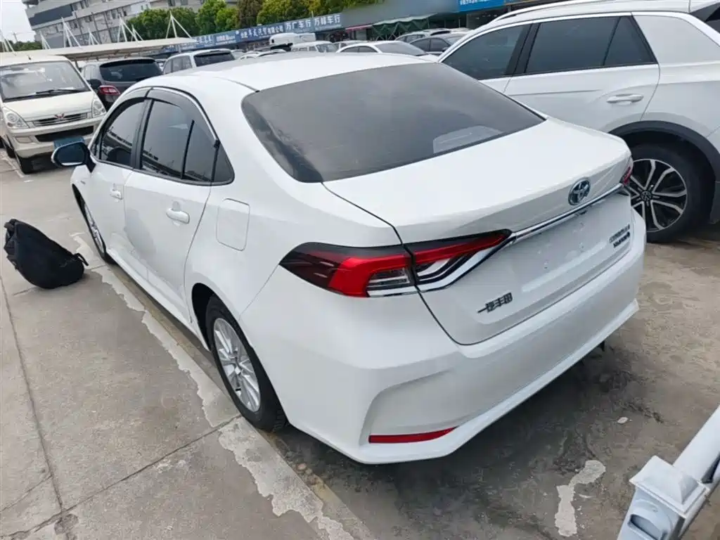 Toyota Corolla 2023 — фото 23