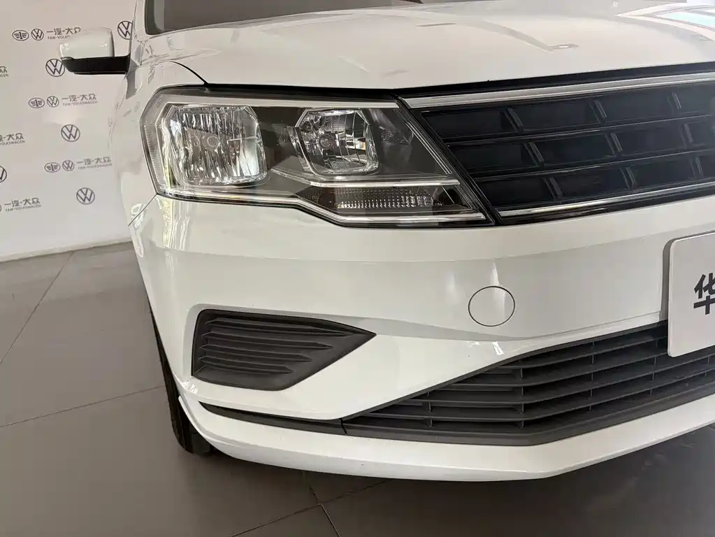 Volkswagen Jetta 2018 — фото 12