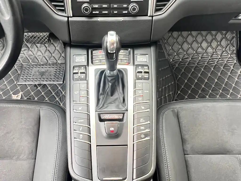 Porsche Macan 2017 — фото 23