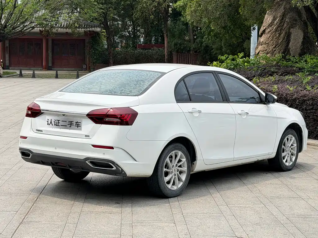 Geely Emgrand 2021 — фото 14