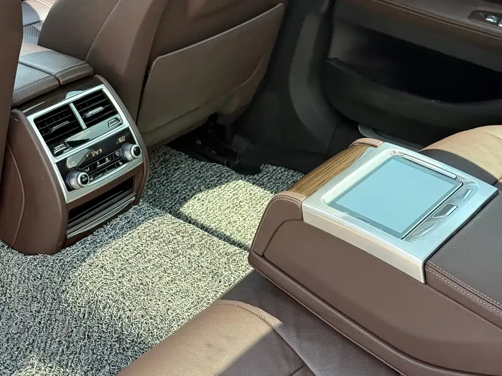 BMW 7 Series 2017 — фото 15