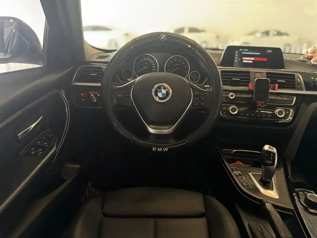 BMW 3 Series 2018 — фото 14