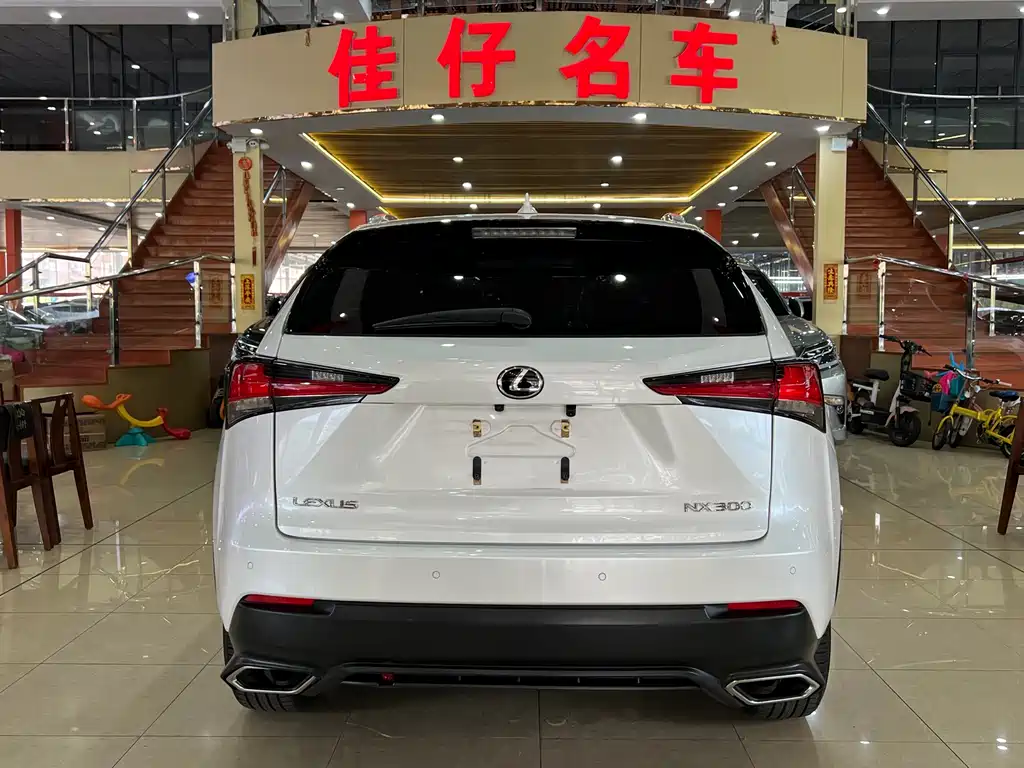 Lexus NX 2018 — фото 4