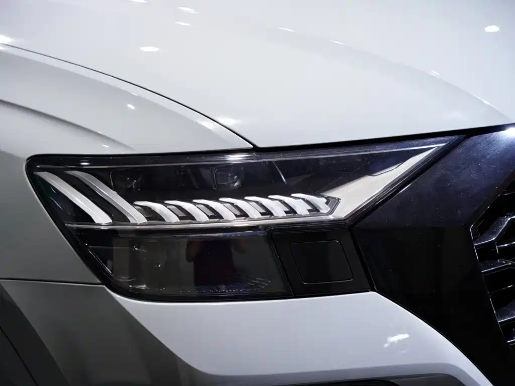 Audi RS Q8 2023 — фото 52