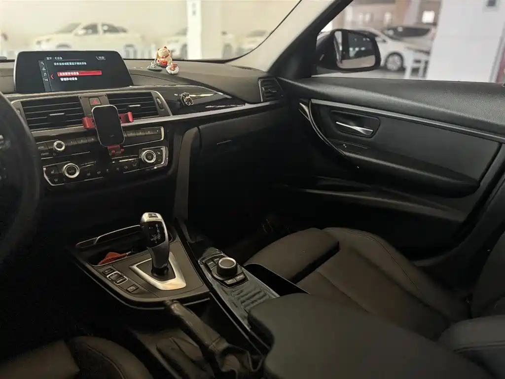 BMW 3 Series 2018 — фото 15