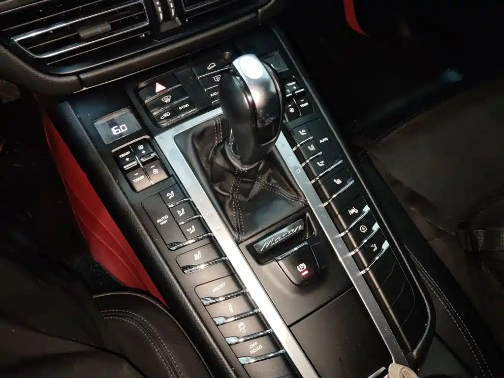 Porsche Macan 2019 — фото 10