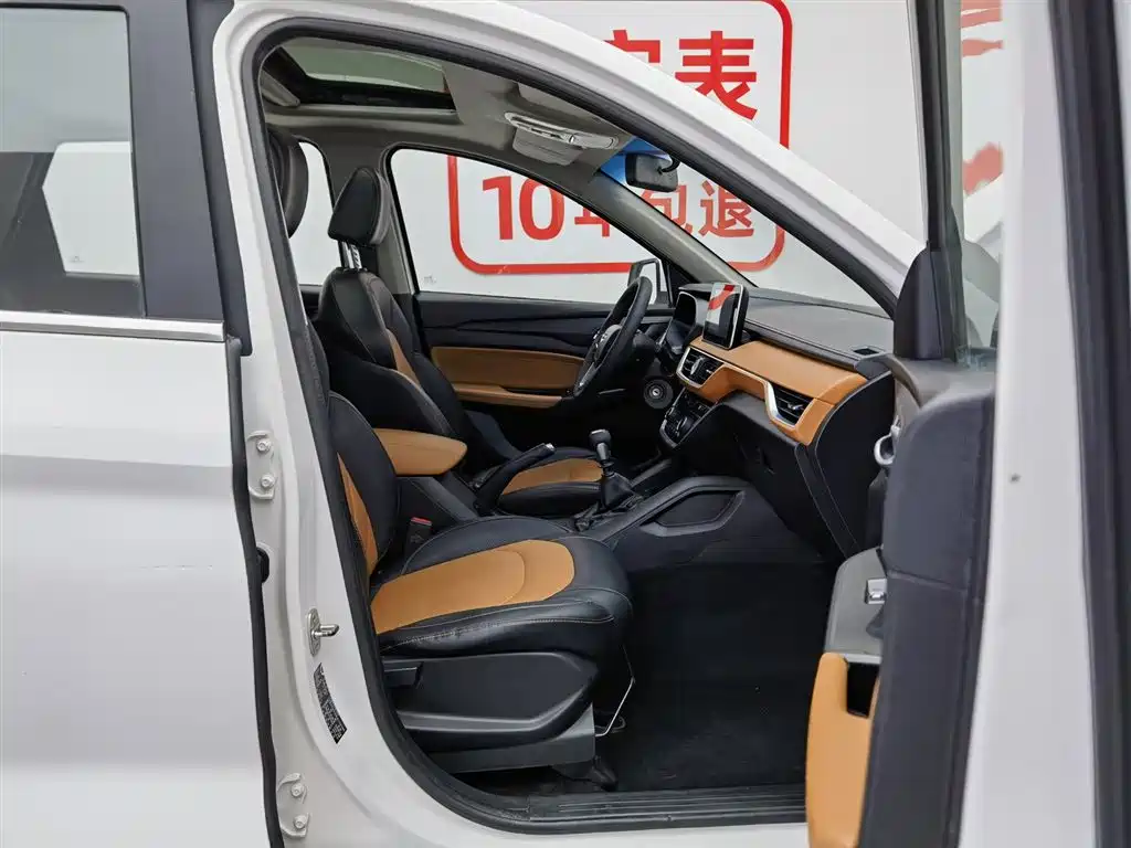 Wuling Hongguang S3 2018 — фото 23