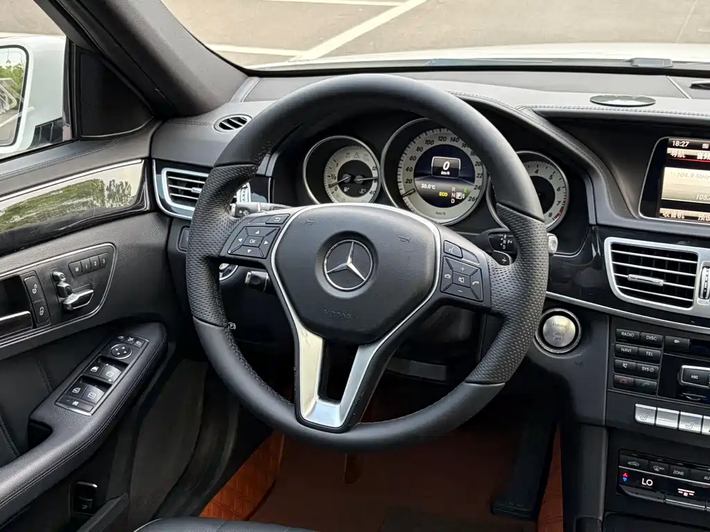 Mercedes-Benz E-Class 2015 — фото 10