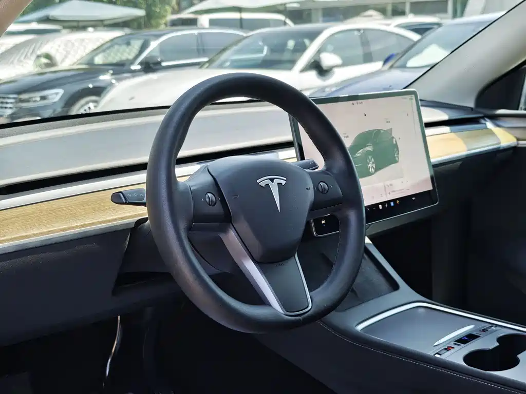 Tesla Model Y 2022 — фото 7