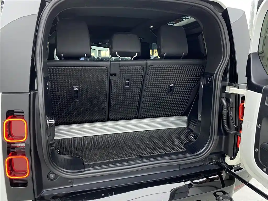Land Rover Defender 2022 — фото 26