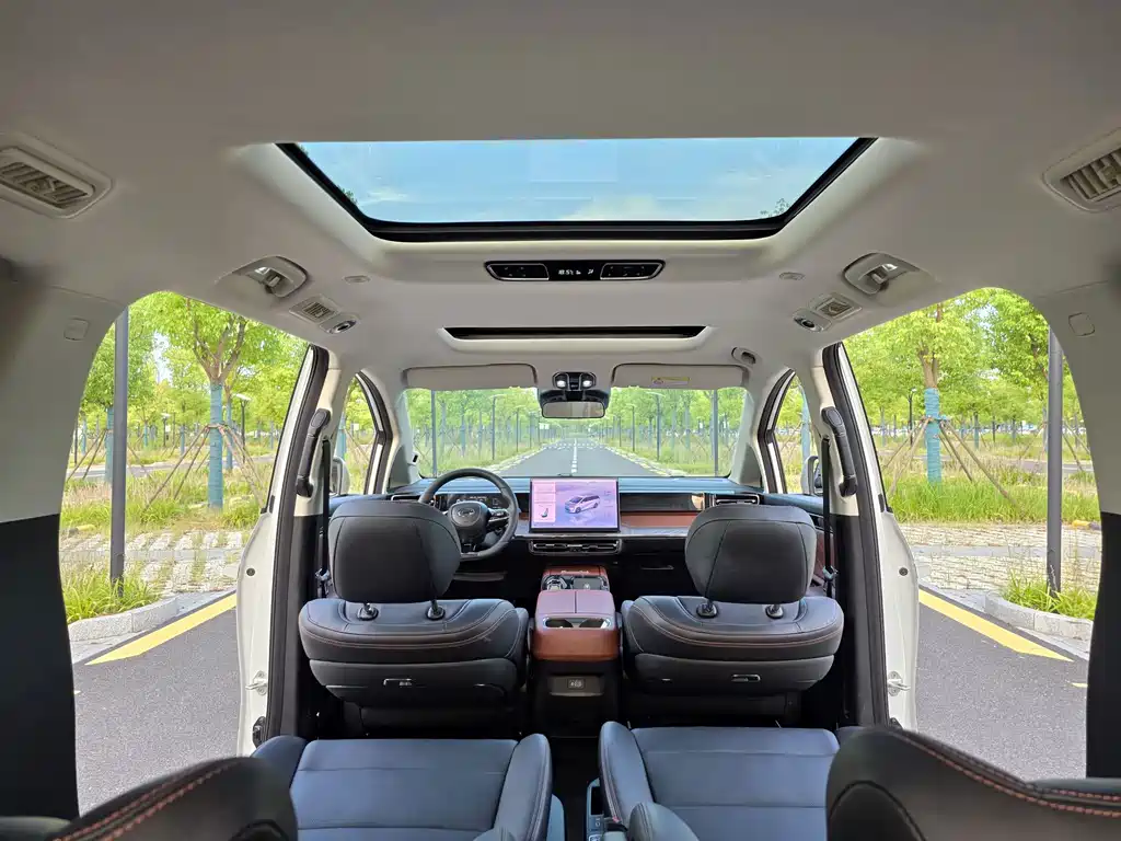GAC Trumpchi E8 PHEV 2024 — фото 19