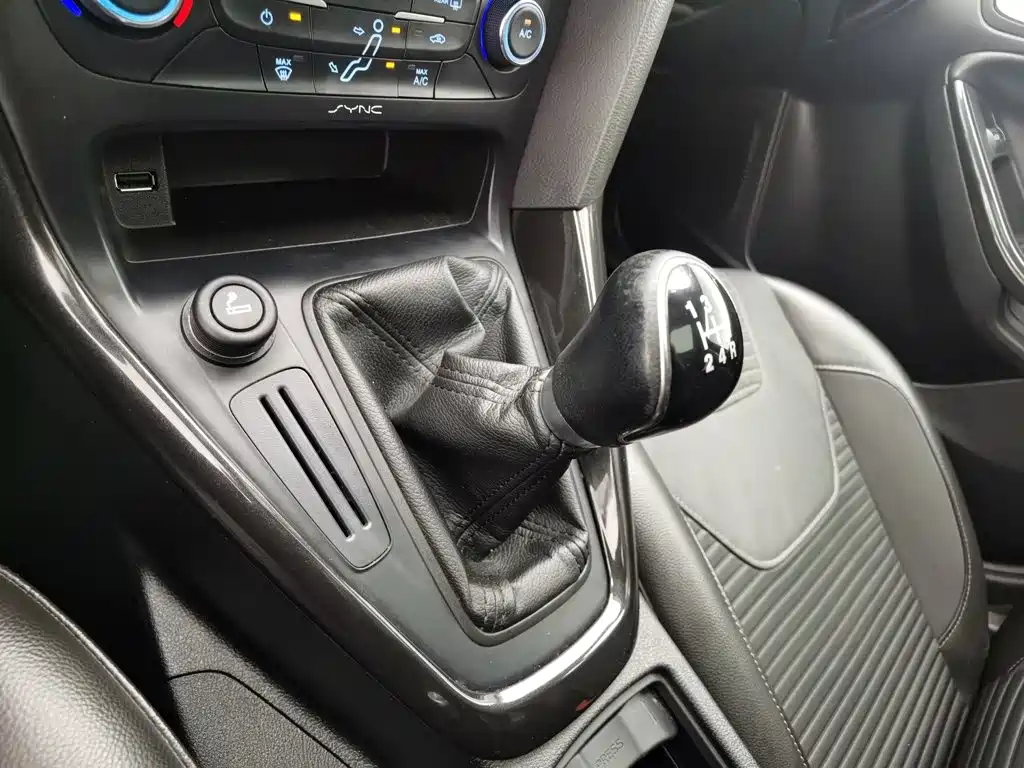 Ford Focus 2016 — фото 13