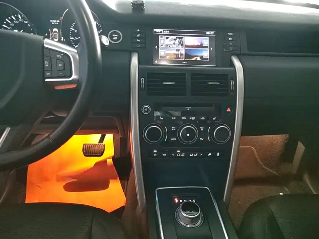 Land Rover Discovery Sport 2017 — фото 13