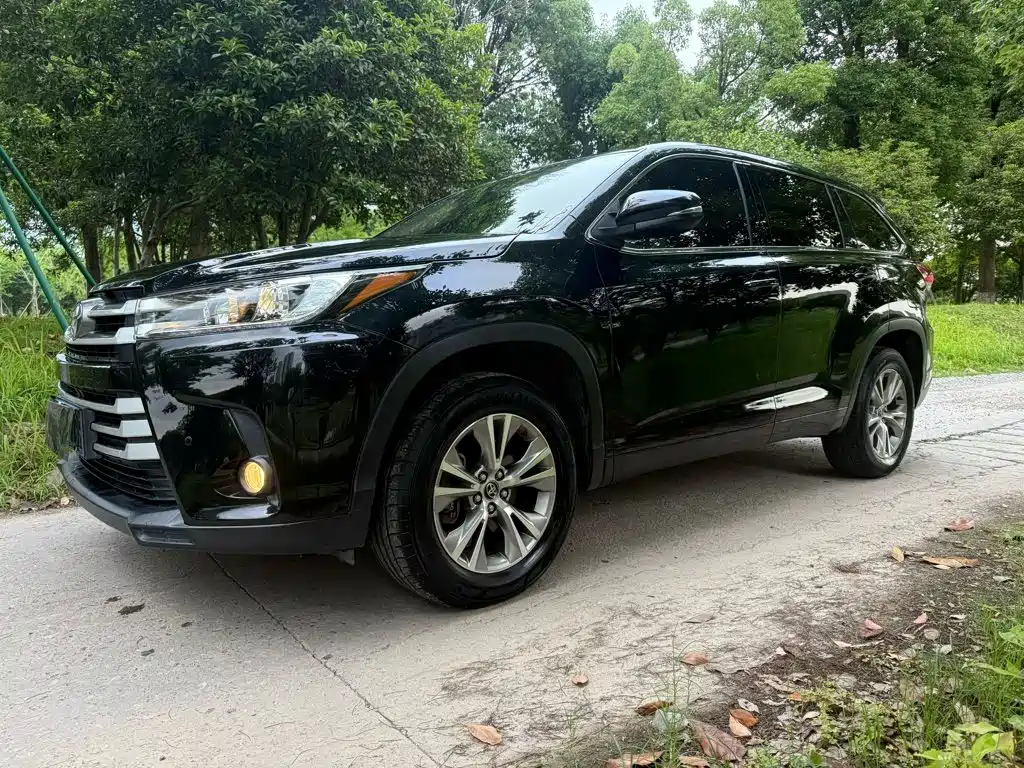 Toyota Highlander 2018 — фото 1