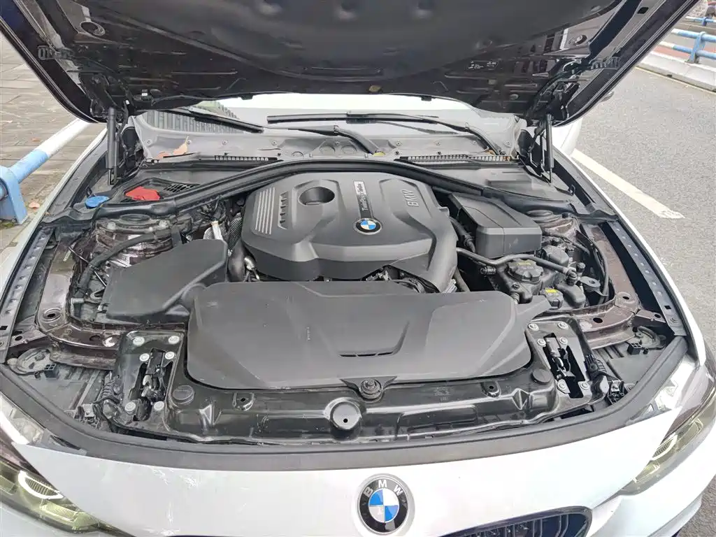 BMW 3 Series 2017 — фото 11