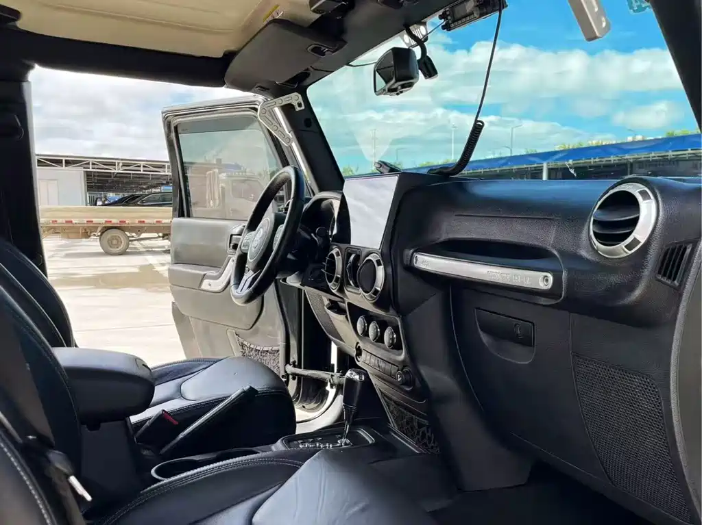 Jeep Wrangler 2018 — фото 9