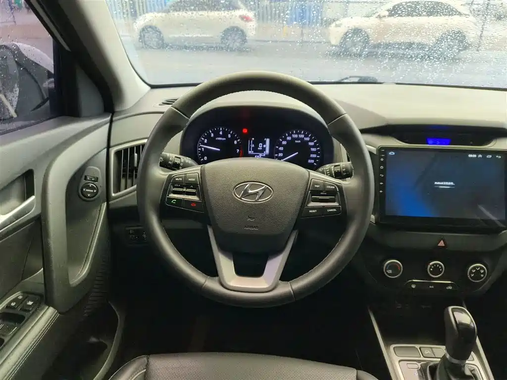 Hyundai ix25 2017 — фото 11