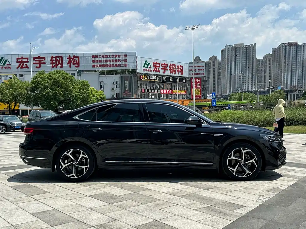 Volkswagen Passat 2024
