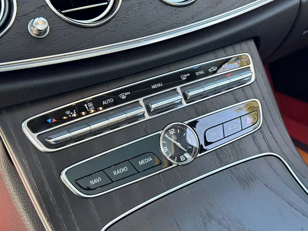 Mercedes-Benz E-Class 2020 — фото 13