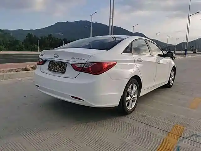 Hyundai Sonata 2011 — фото 4