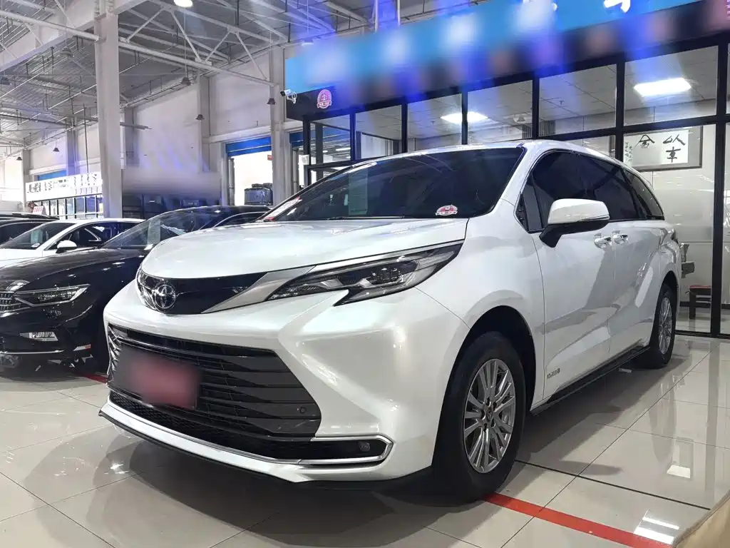 Toyota Sienna 2022 — фото 2